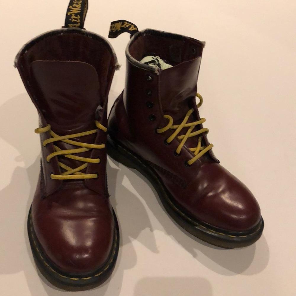 Women’s Dr. Martens Smooth Leather Combat Boots Size 9
